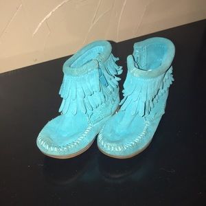 Girls Minnetonka boots